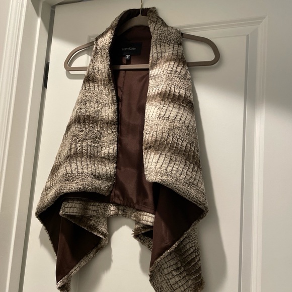 Karen Kane Jackets & Blazers - Karen Kane Faux Fur Women’s Vest Sz XS Brown Cream SnakeSkin Cabincore Waterfall